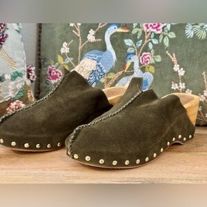 Anthropologie Kelsi Dagger Brooklyn Journal Suede Clogs – Women’s 7.5 | Green